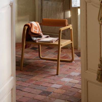 ホームテキスタイル：プレード、クッション、カシミヤ | Hermès